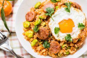 Leia mais sobre o artigo Arroz com salsichas e ovo