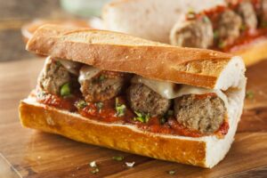Leia mais sobre o artigo Sanduíche de almôndega com molho barbecue