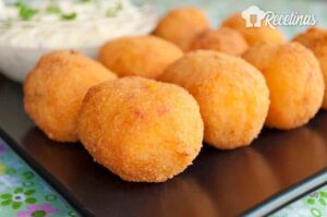Leia mais sobre o artigo Bolinhos de batata e bacalhau