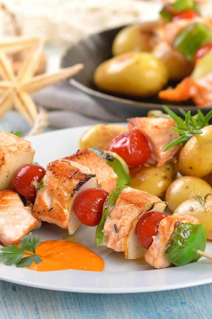 Brochettes de Salmão 1 prato de espetos de salmão