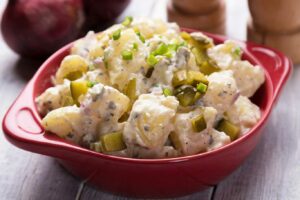 Leia mais sobre o artigo Salada de batata com pepino