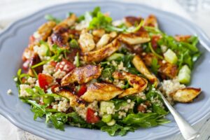 Leia mais sobre o artigo Salada de frango e quinua