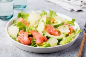 Leia mais sobre o artigo Salada de salmão e abacaxi