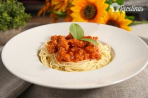 Leia mais sobre o artigo Espaguete com ragu de linguiça