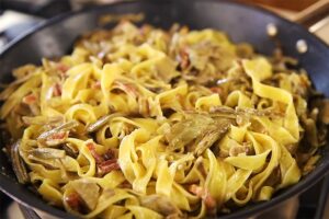 Leia mais sobre o artigo Fettuccine com alcachofras e presunto
