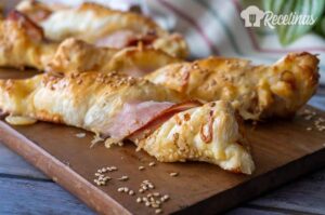 Leia mais sobre o artigo Palitos de massa folhada com bacon e queijo