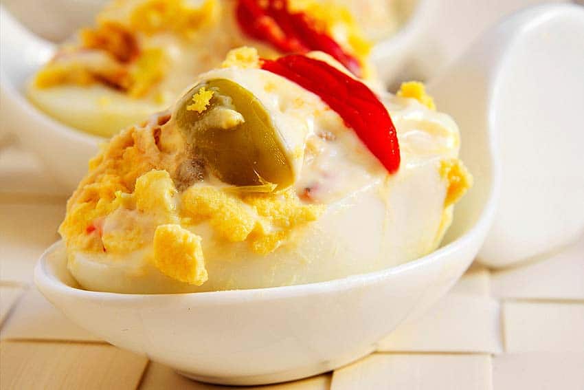 Receita de ovos recheados com atum