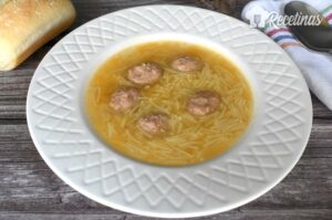Leia mais sobre o artigo Sopa de macarrão com almôndegas