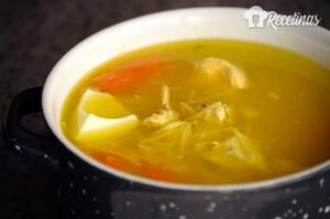 Leia mais sobre o artigo Sopa de macarrão de galinha com ovo cozido