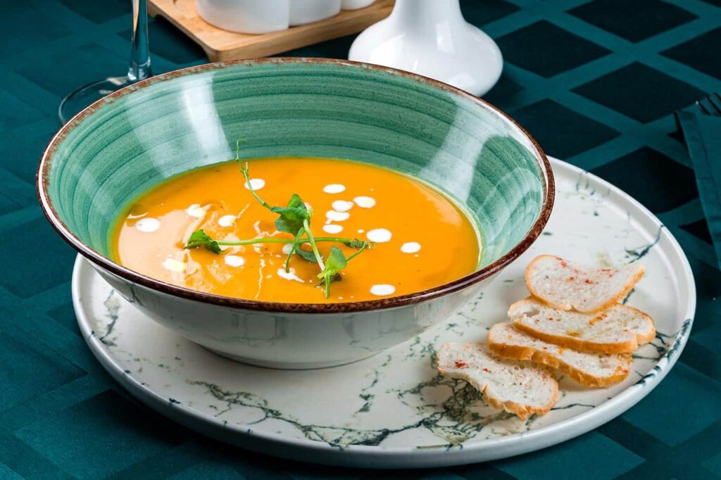 Receita fácil de sopa de cenoura com laranja