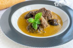 Leia mais sobre o artigo carne com ameixas