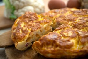 Leia mais sobre o artigo Omelete de batata com couve-flor e presunto